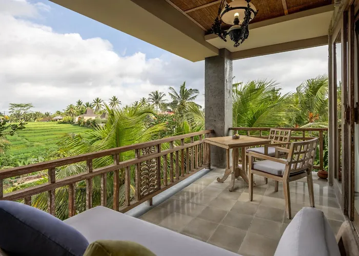 منتجع Kuwarasan A Pramana Experience 5*
